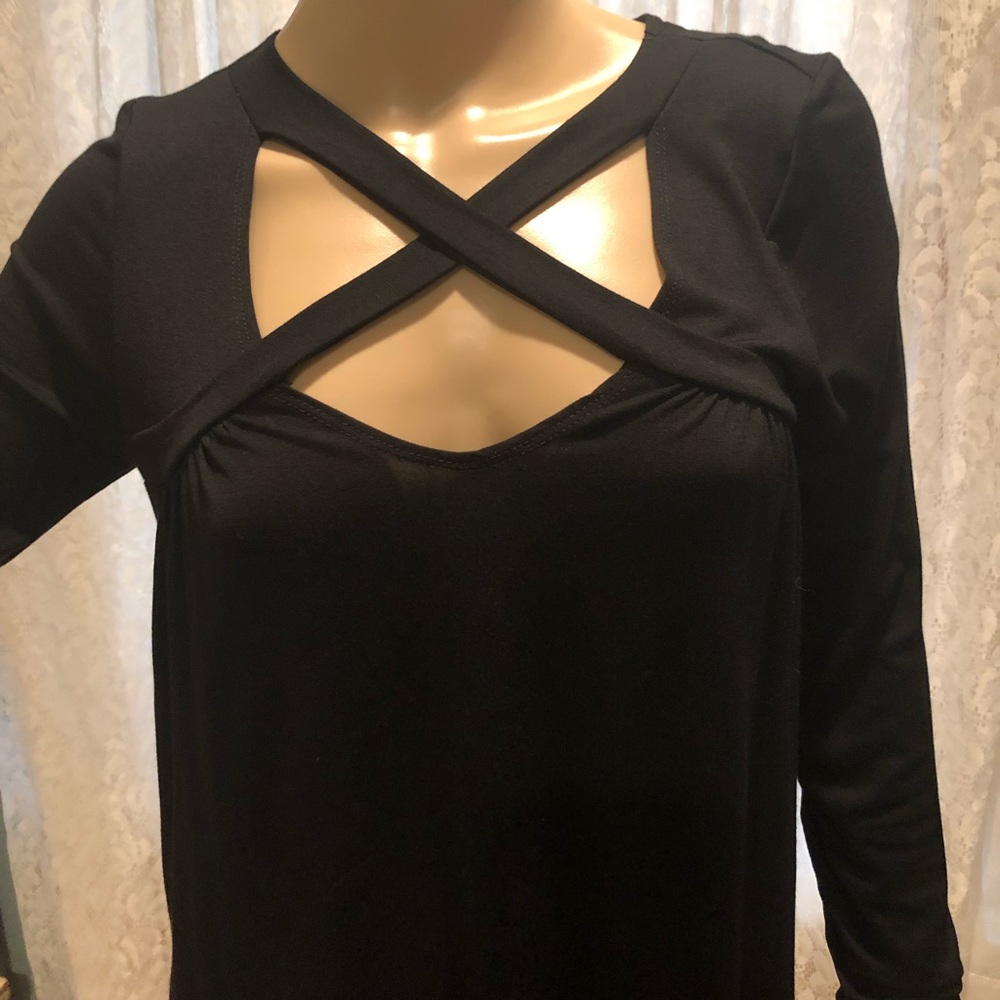 🌸CLEARANCE🌸Black long sleeve crisscross blouse